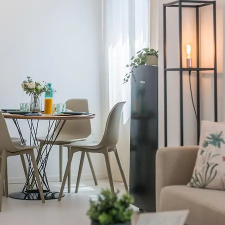 Moderno Bilocale A 90m Dal Mare Con Posto Auto - Cinzia Rimini