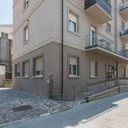 Moderno Bilocale A 90m Dal Mare Con Posto Auto - Cinzia דירה *