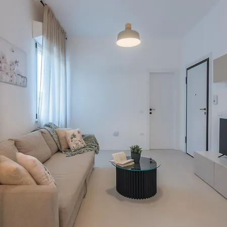 Apartamento Moderno Bilocale A 90m Dal Mare Con Posto Auto - Cinzia *
